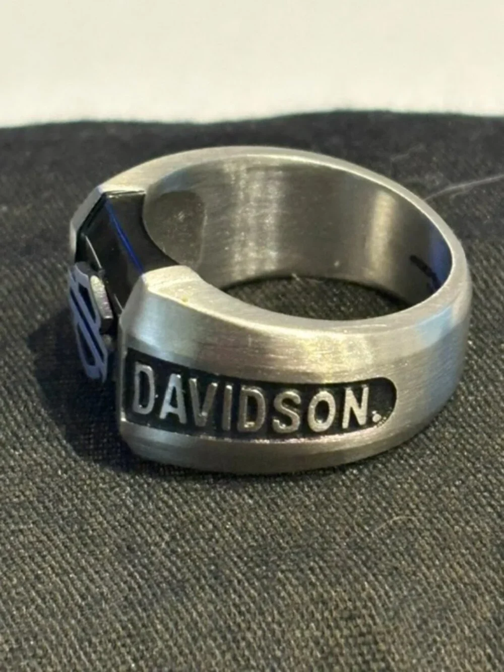 MEN'S HD STAINLESS STEEL AND ONYX RING SIZE 10